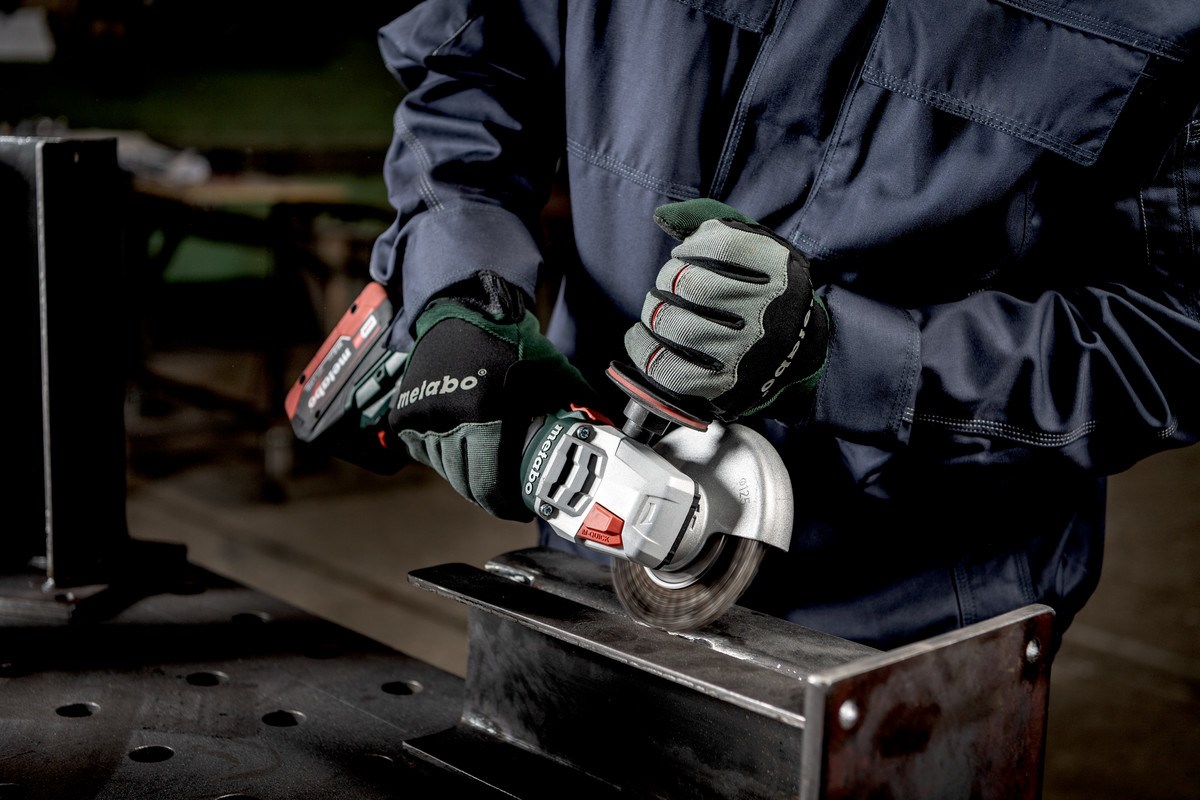 METABO. ANGLE GRINDER WB 18 LT BL 11-125 2x4,0Ah METABOX-4