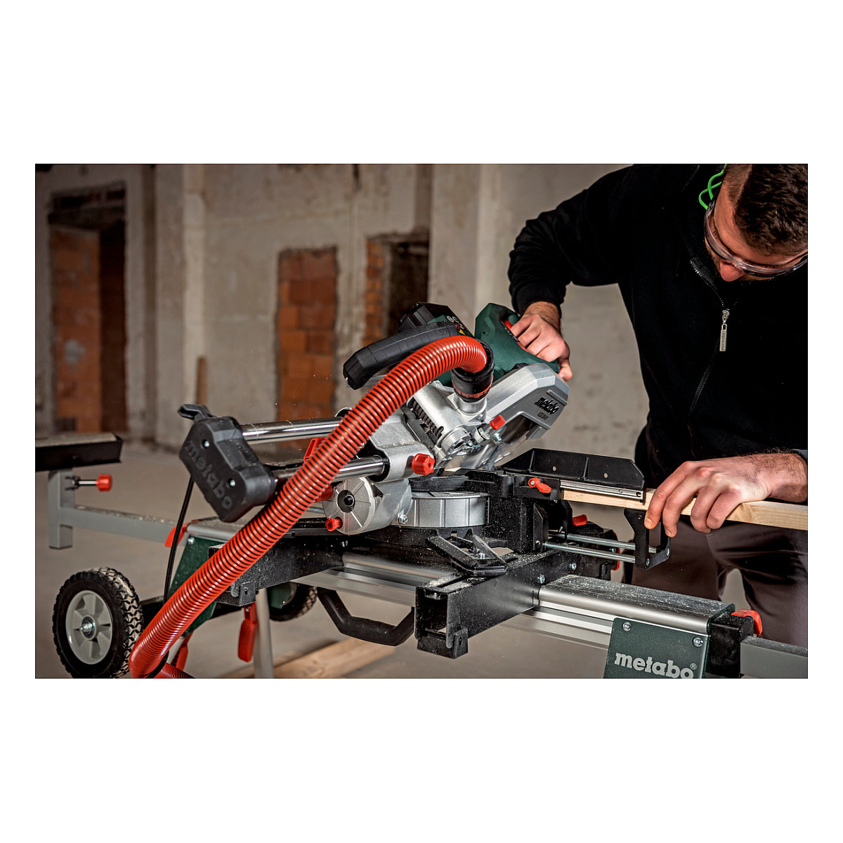 Potezno-nagibna pila METABO KGS 254 M (1800W, 254mm)-4