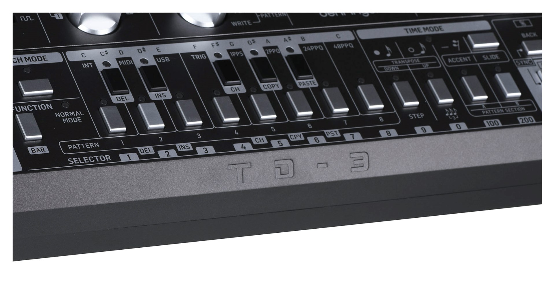 Analogni sintesajzer BEHRINGER TD-3-BK (crni, MIDI in/out, DC ulaz, USB)-9