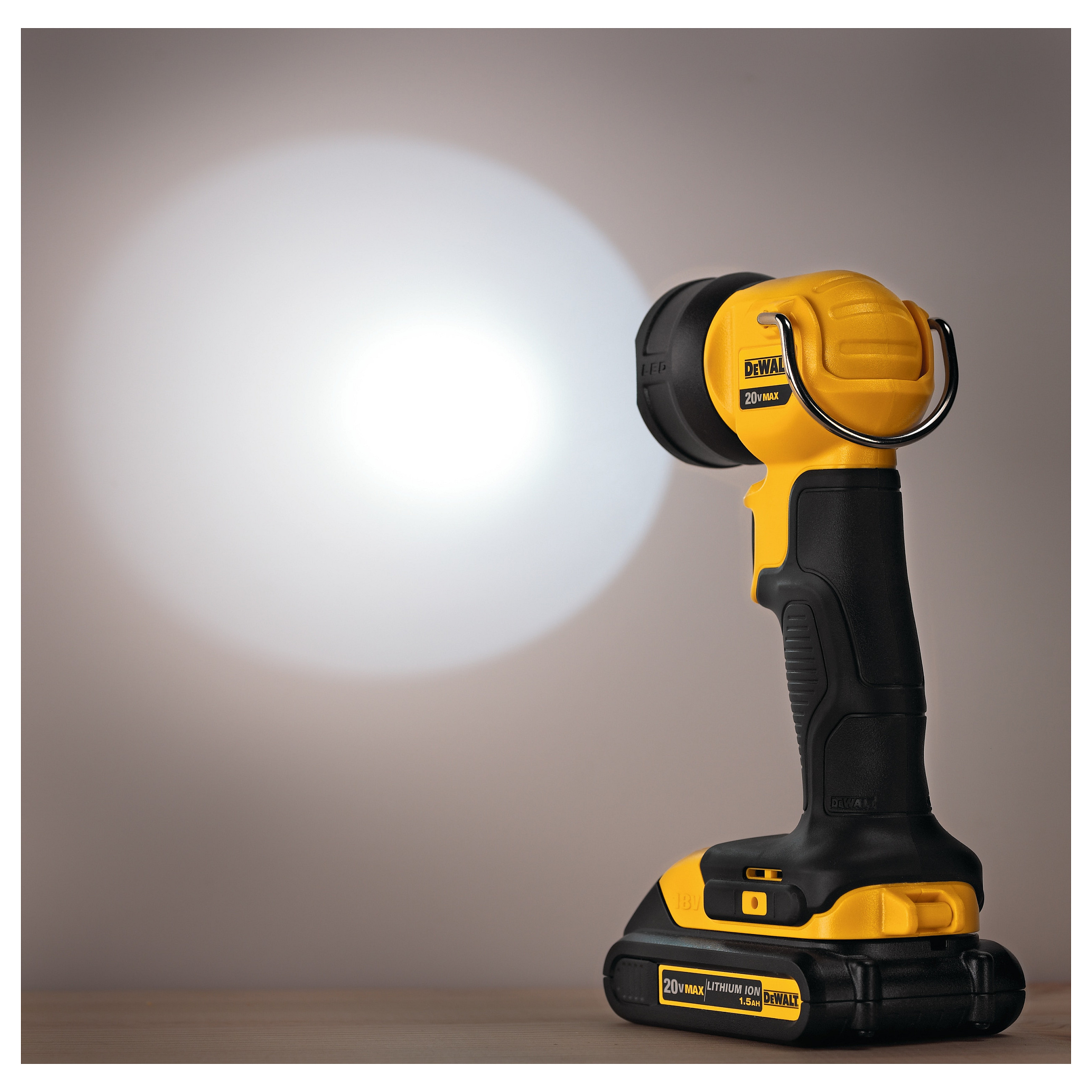 Radna lampa DEWALT DCL040-XJ (Rotirajuća glava, LED, 18V, Crna/Žuta)-2
