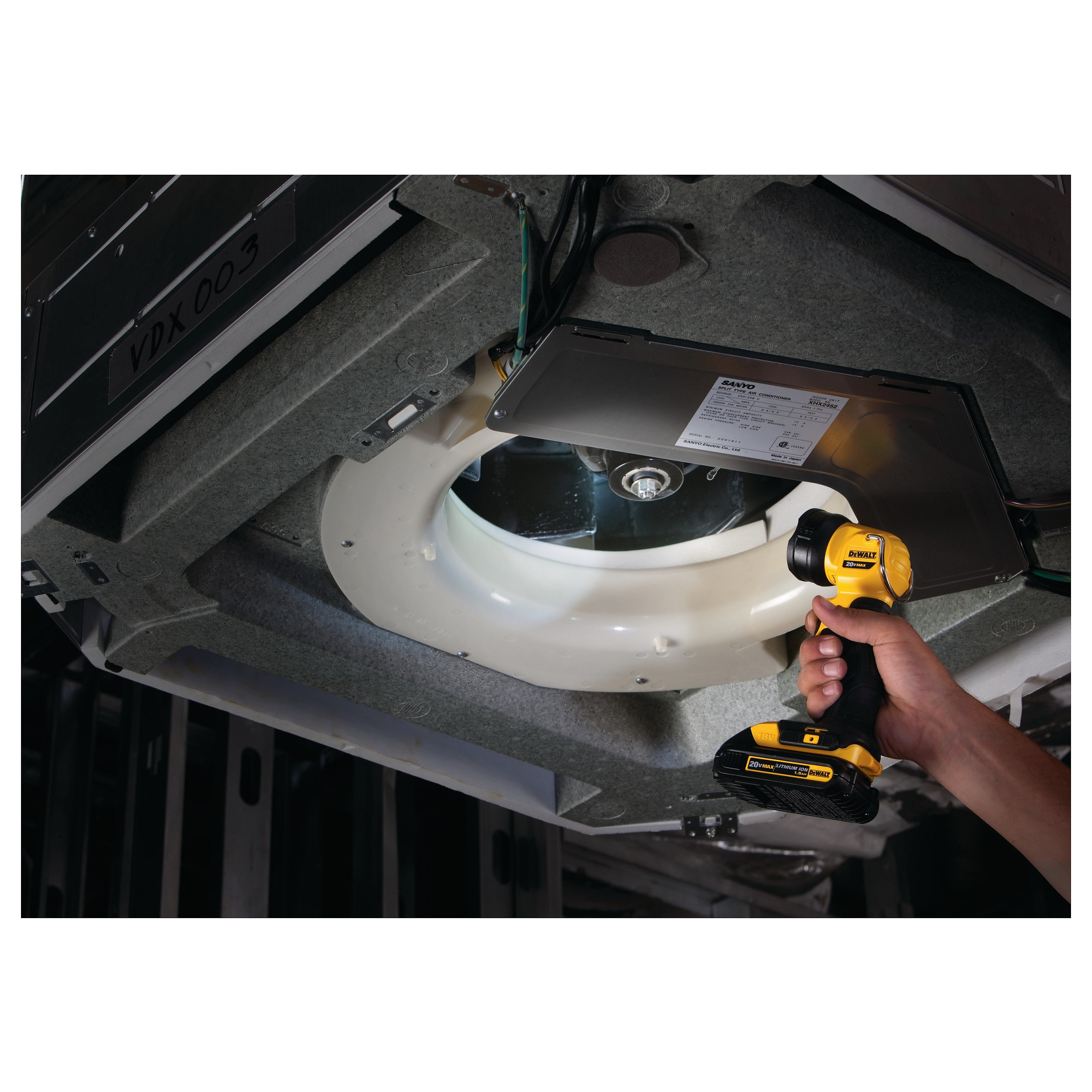 Radna lampa DEWALT DCL040-XJ (Rotirajuća glava, LED, 18V, Crna/Žuta)-5