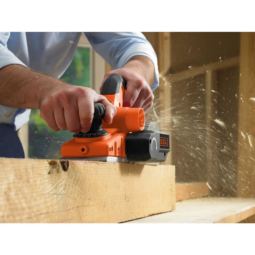 Strug BLACK&DECKER KW750K (Snaga 750W, širina struganja 82mm)-1