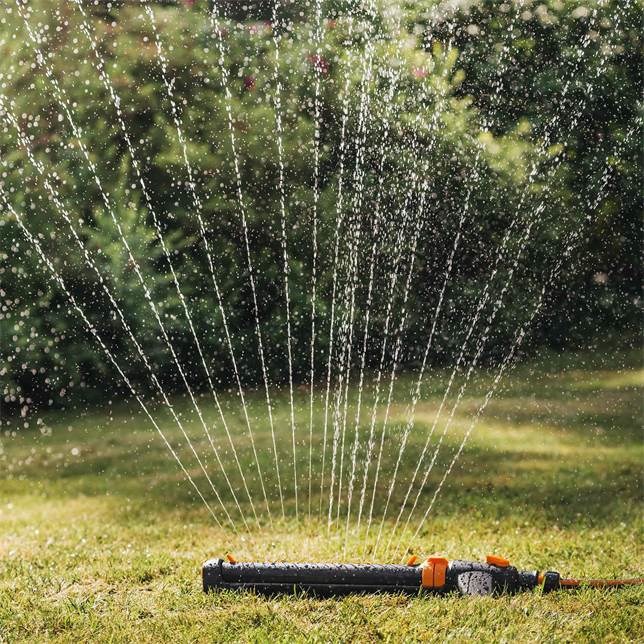 Oscilirajući zalijevač FISKARS 1027028 (Crna, Narančasta)-1