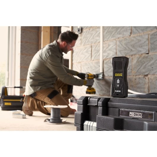 Laserski daljinomjer STANLEY FLM165 (domet 50m, točnost 1.5mm, LCD zaslon, IP40, Li-Ion baterija)-5