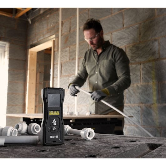 Laserski daljinomjer STANLEY FLM165 (domet 50m, točnost 1.5mm, LCD zaslon, IP40, Li-Ion baterija)-0