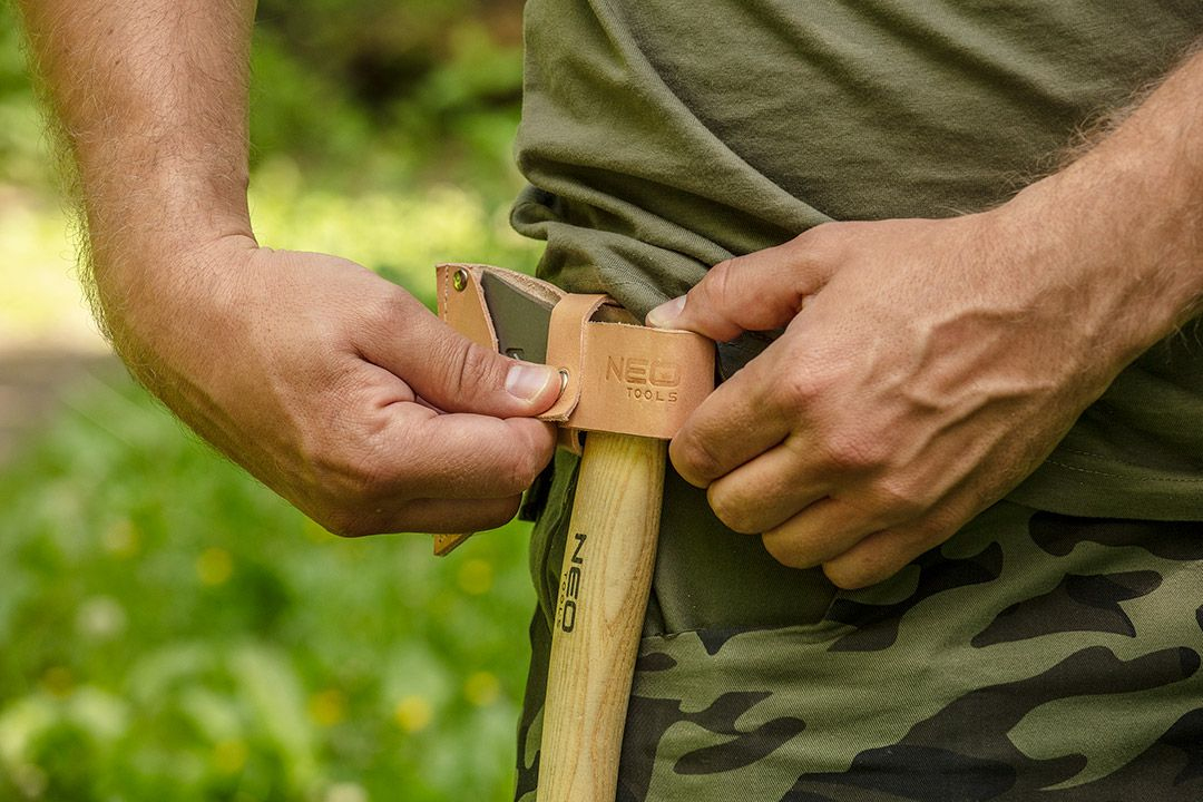Bushcraft hatchet in a 400G case-1