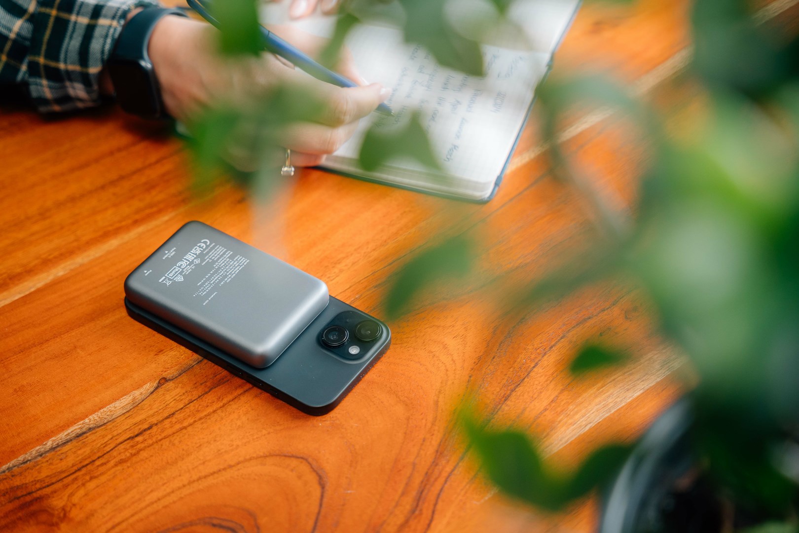 Prijenosna baterija VERBATIM Charge'n'Go Magnetic Wireless Power Bank 10000 siva (10000 mAh, 15W MagSafe, 20W PD)-5