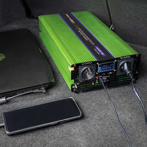 Qoltec Monolith Pretvarač Napona 12V na 230V 2000W/4000W, Čisti Sinus, s UPS Funkcijom i Punjačem-8