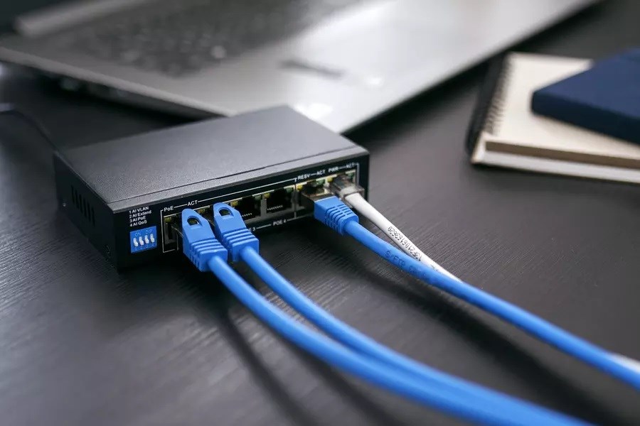 PoE Switch EXTRALINK KRIOS (4x Gigabit PoE+, 2x Gigabit Uplink, 60W)-1