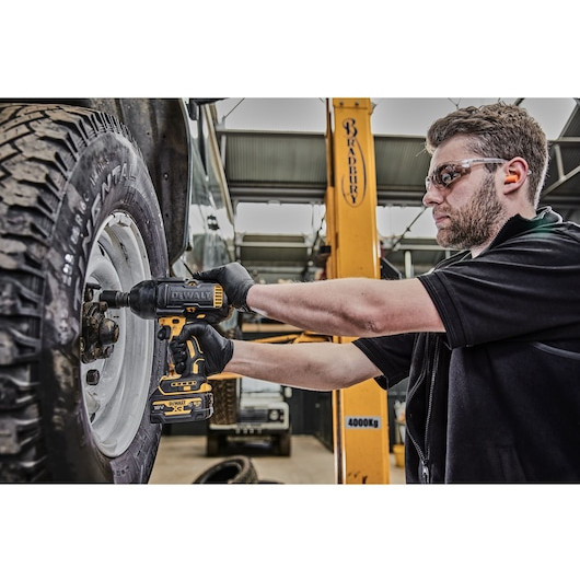 Udarni odvijač DEWALT DCF900P2G 18V XR, 1/2", 2x5.0Ah-3