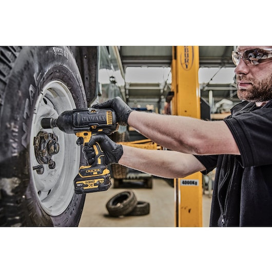 Udarni odvijač DEWALT DCF900P2G 18V XR, 1/2", 2x5.0Ah-4