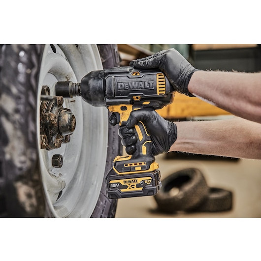 Udarni odvijač DEWALT DCF900P2G 18V XR, 1/2", 2x5.0Ah-5