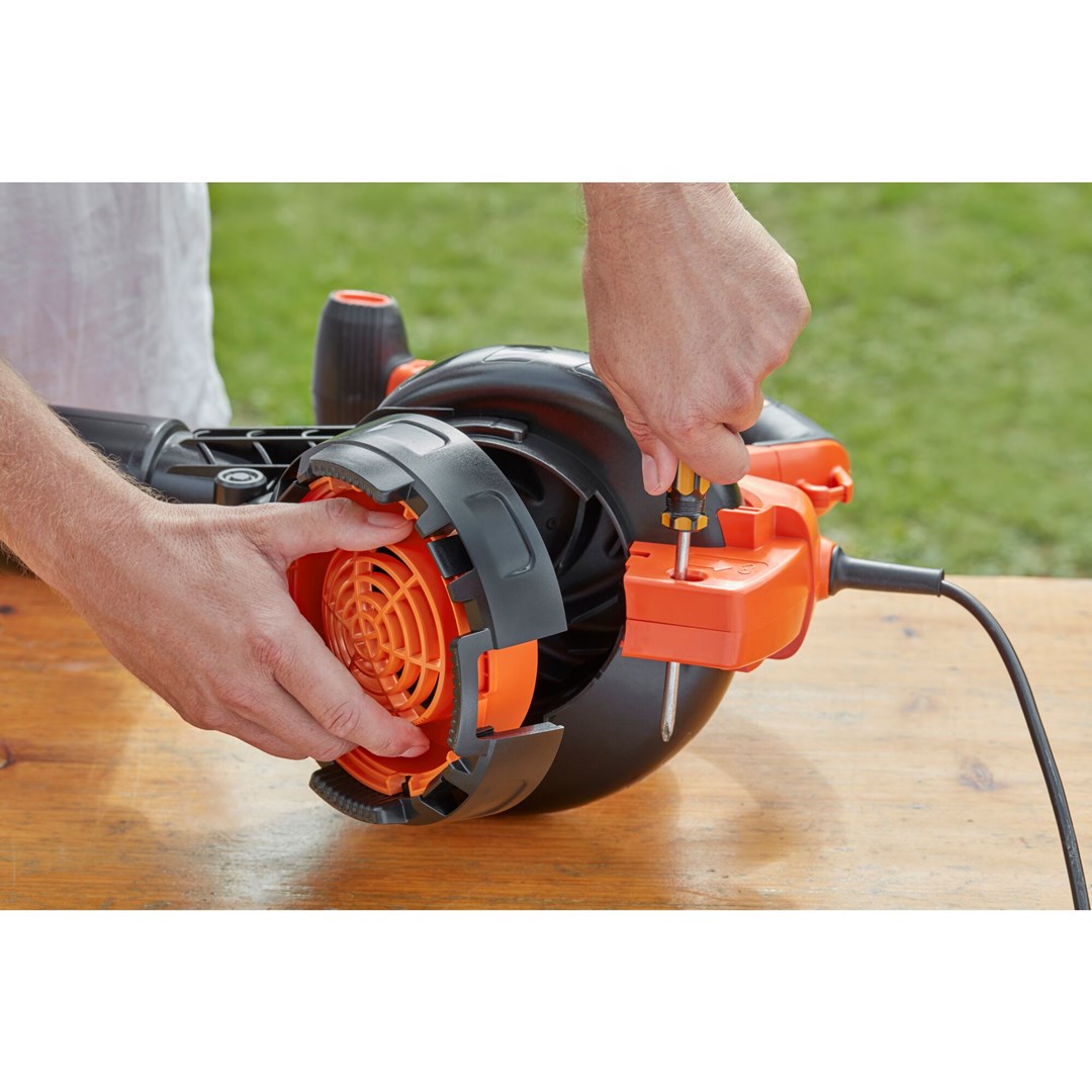 Puhalica za lišće BLACK&DECKER BEBLV301-QS (Snaga 3000 W, Kapacitet vreće 72 L, Maksimalna brzina zraka 404 km/h, Težina 6 kg)-18