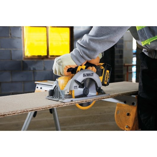 Akumulatorska kružna pila DEWALT DCS391NT (18V, 165mm, bez baterije i punjača)-1