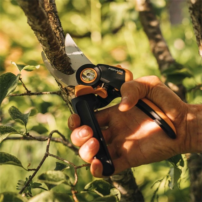 Škare za rezidbu FISKARS X-SERIES L P961-2