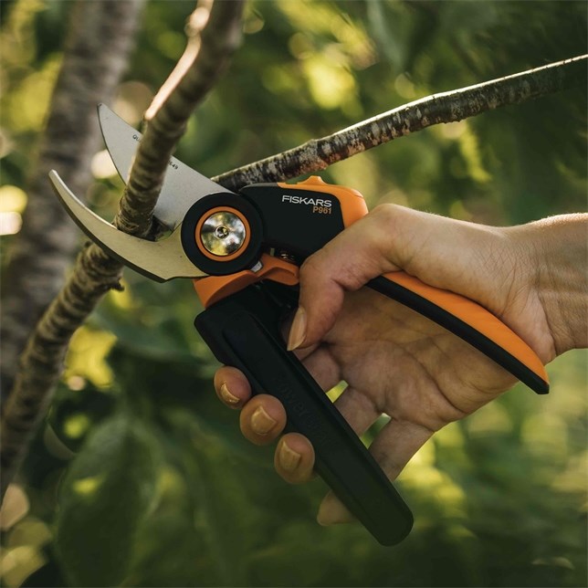Škare za rezidbu FISKARS X-SERIES L P961-1