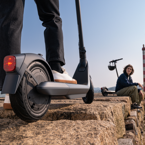 Električni romobil SEGWAY Ninebot E2 Pro E (10", nazvina snaga 350w, domet do 35 km, brzina do 25 km/h, nosivost 100 kg)-6