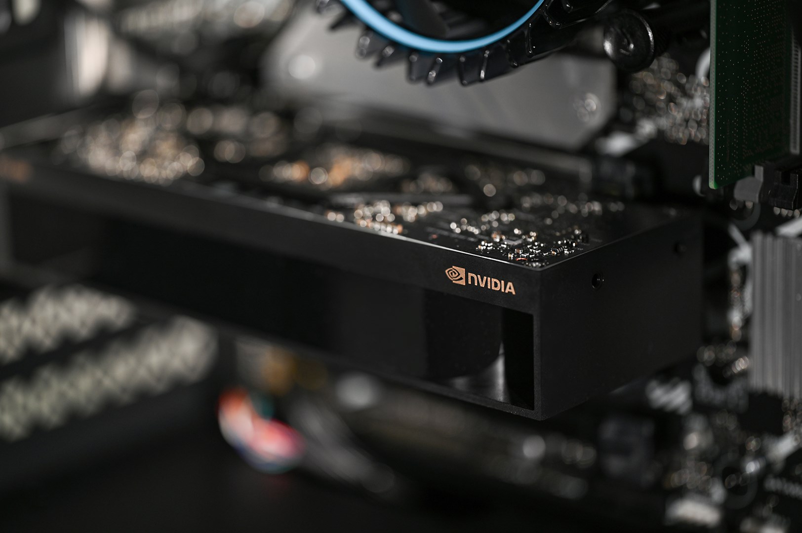 Radna stanica ACTINA i5-14400 (16GB DDR4-SDRAM, 1TB SSD, NVIDIA RTX A2000, Windows 11 Pro)-11