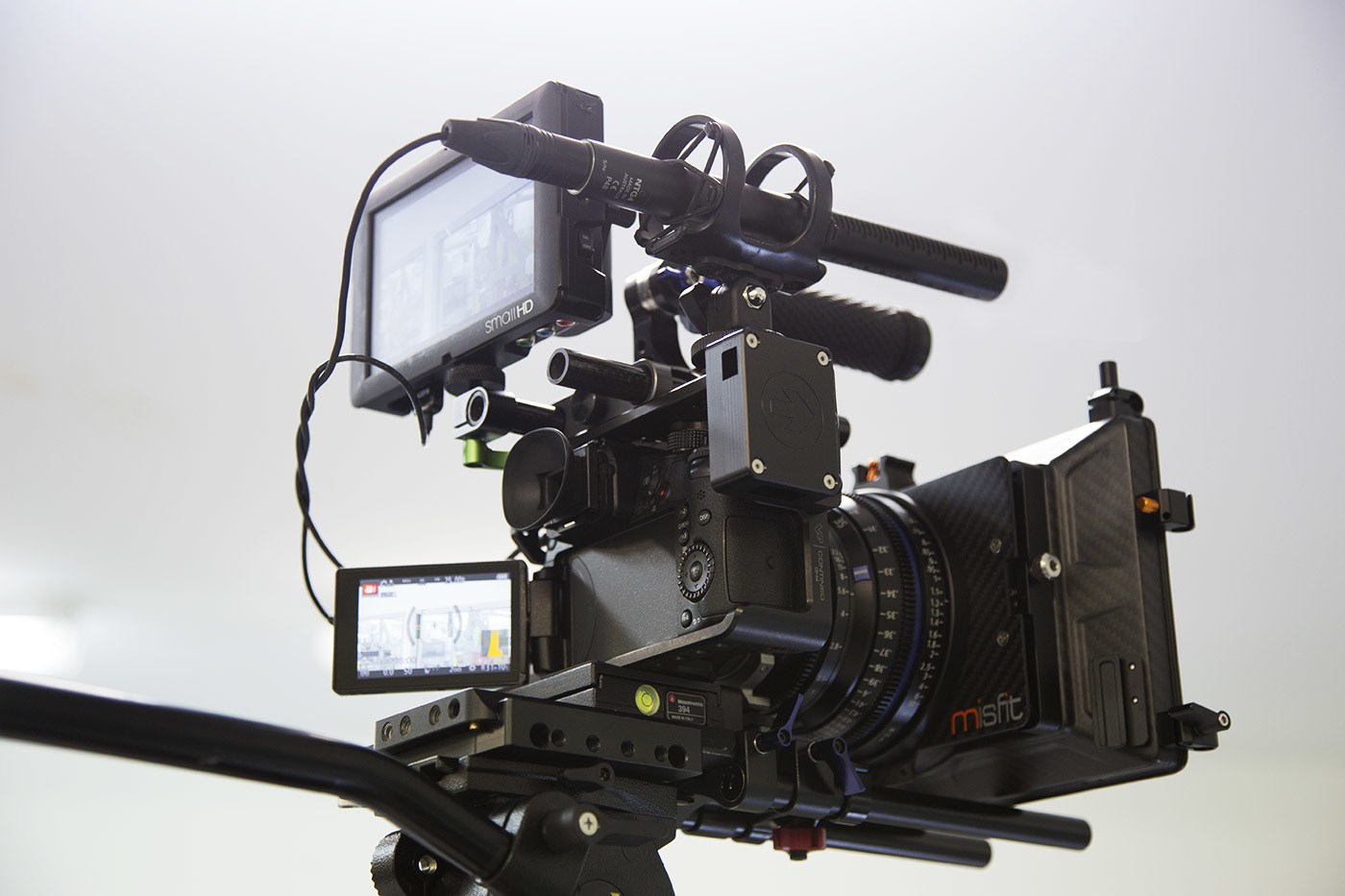 Shotgun mikrofon RODE NTG4 (Superkardioidni, XLR, digitalne kontrole)-1