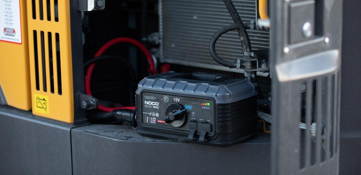 Noco GB500 Boost Max 12V/24V 6250A Jump Starter (266 Wh, 2200 lm, IP65, 12/24 V, Lithium-Ion)-3