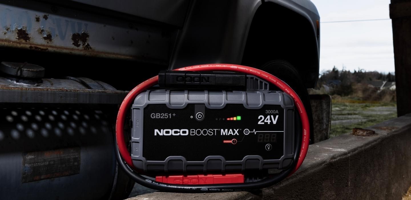 Starter za akumulator NOCO Boost Max GB251+ (24 V, 3000 A, 137 Wh, Powerbank, LED)-2