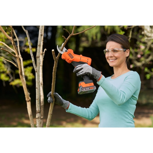 Akumulatorske škare za obrezivanje BLACK+DECKER 18V BCPP18D1 (1x 2.0Ah)-1