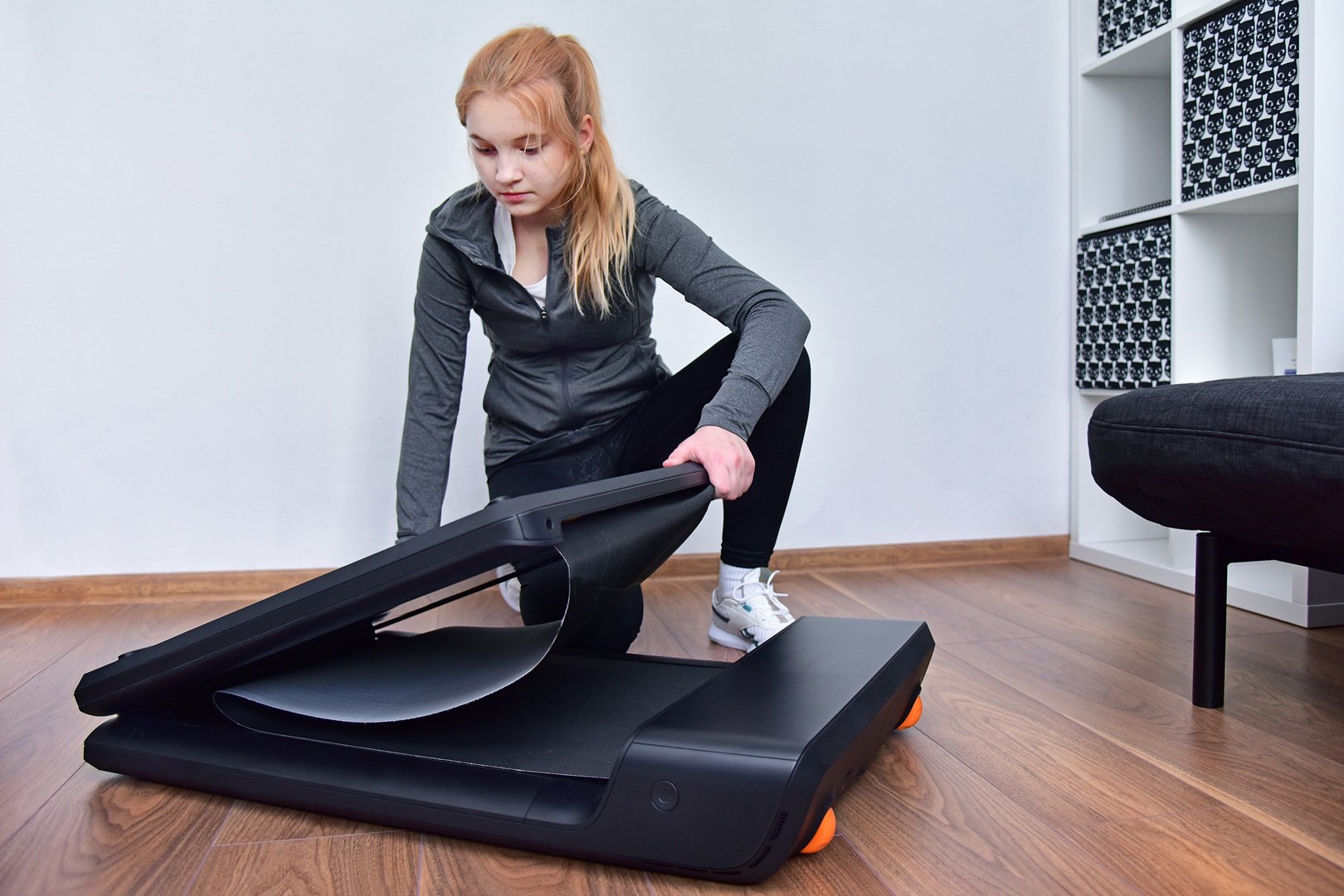 Traka za hodanje KINGSMITH WalkingPad A1 Pro (sklopiva, do 6 km/h, nosivost 105 kg, crna boja)-23