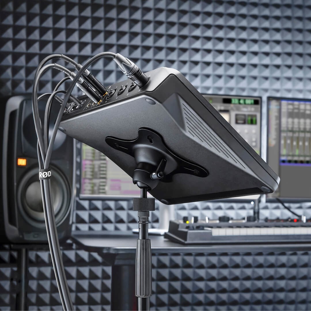 RØDE VESA Mount - adjustable fixing system-1