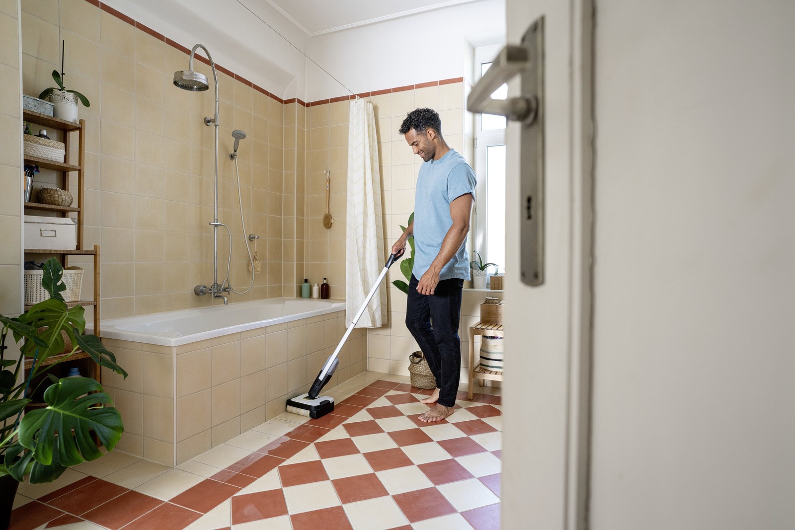 Kärcher FC 2-4 Electric broom Battery Dry&wet Bagless Black, Grey, White 2.5 Ah-2