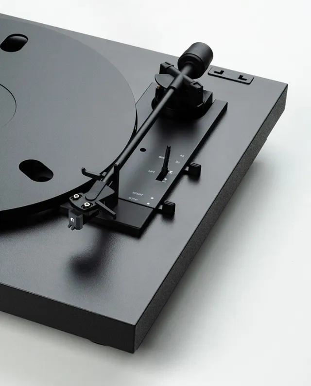 Gramofon PRO-JECT A1.2 (Pick It MM E) crni-1