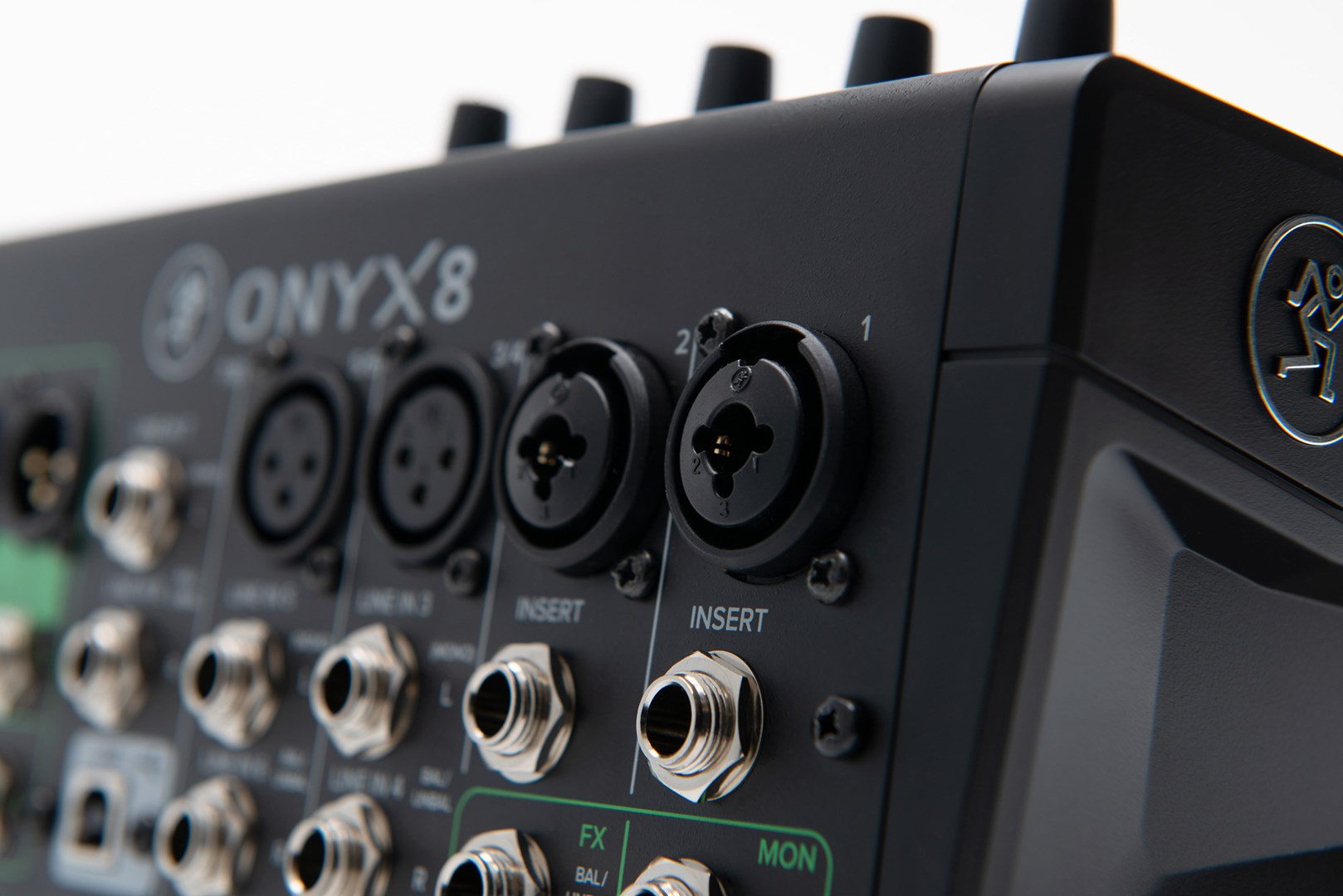 Audio mikser MACKIE Onyx8 (8 kanala, 24-bit/96kHz USB, Bluetooth, FX)-2