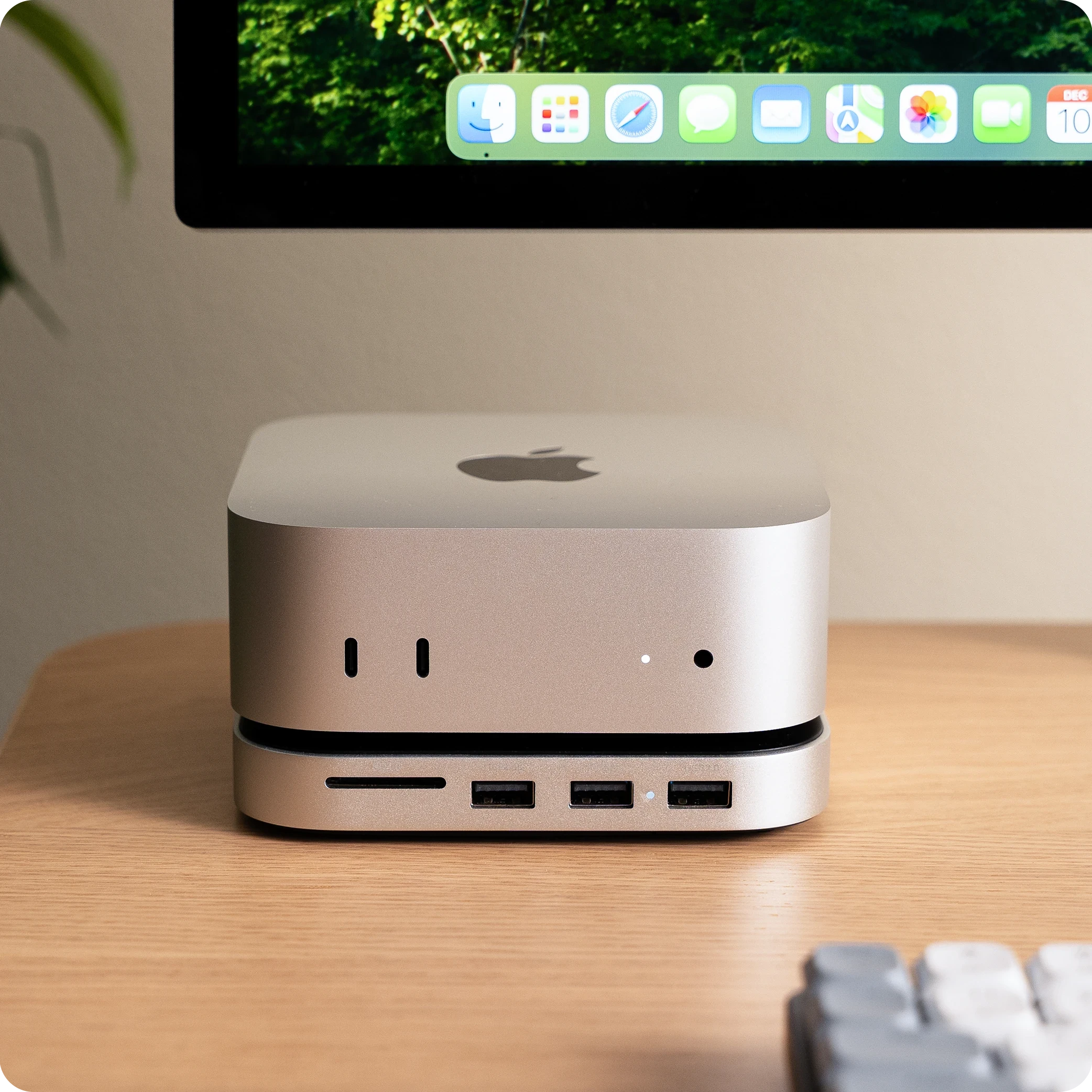 Satechi Mac Mini M4 Stand & Hub with SSD Enclosure-1