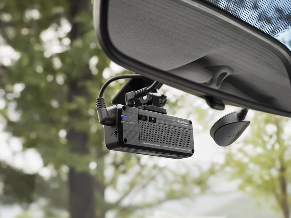 Kamera za snimanje vožnje ALPINE DVR-F220  (Advanced DashCam)-1