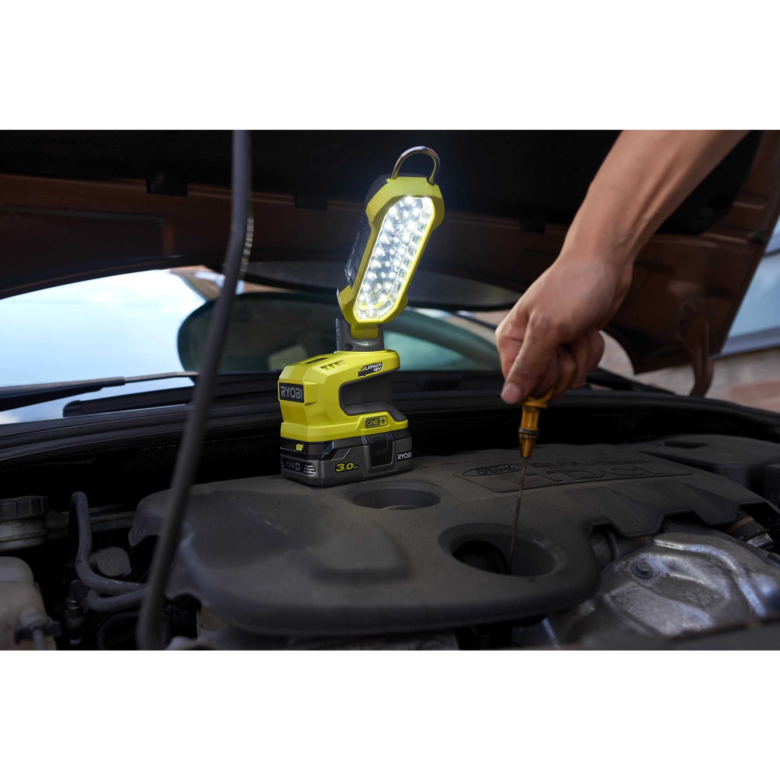 Akumulatorska LED lampa RYOBI 18V ONE+ R18ALP-0 (850 lumena, 360°, USB priključak)-1
