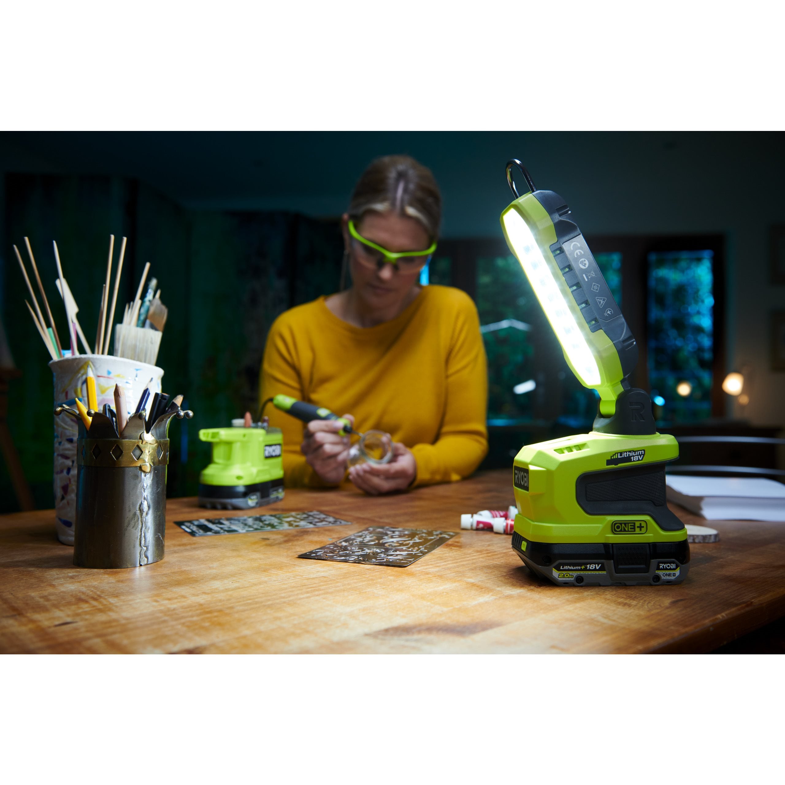 Akumulatorska LED lampa RYOBI 18V ONE+ R18ALP-0 (850 lumena, 360°, USB priključak)-3