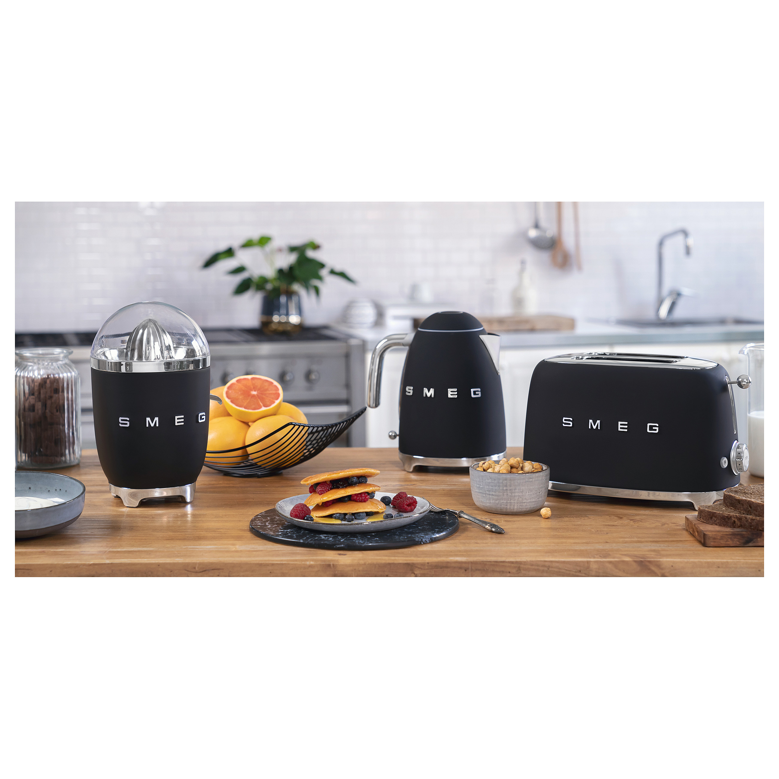 Kettle SMEG KLF03BLMEU crna boja-11