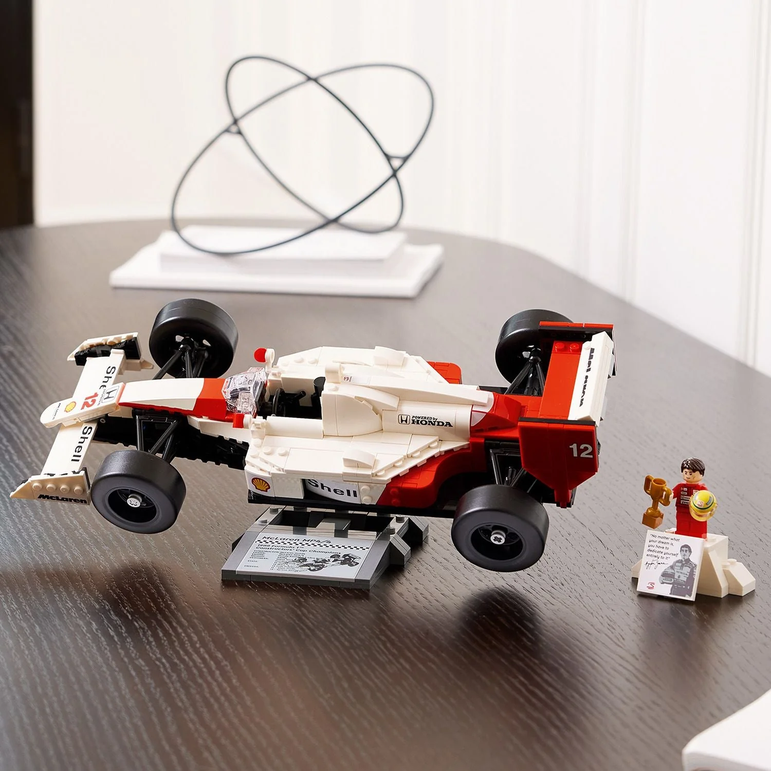 LEGO Icons 10330 McLaren MP4/4 & Ayrton Senna-6
