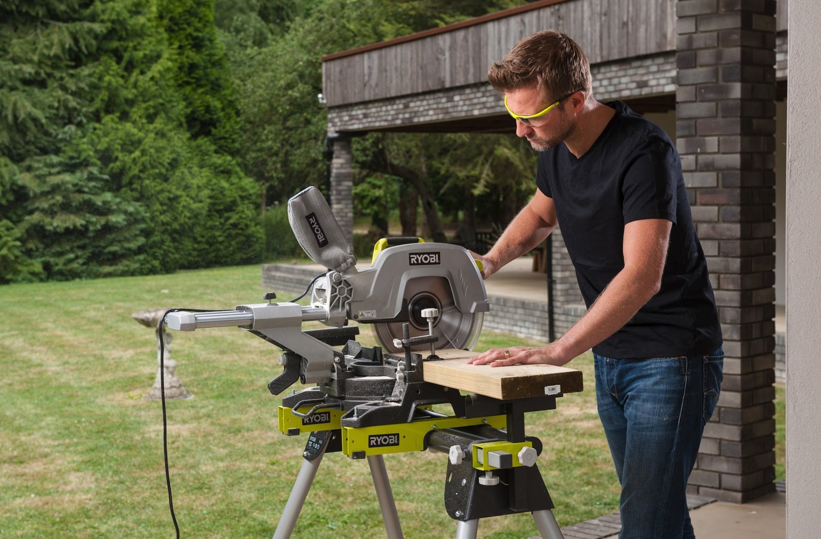 Potezna nagibna pila RYOBI EMS305RG (2200W, 305mm list pile, laser)-1