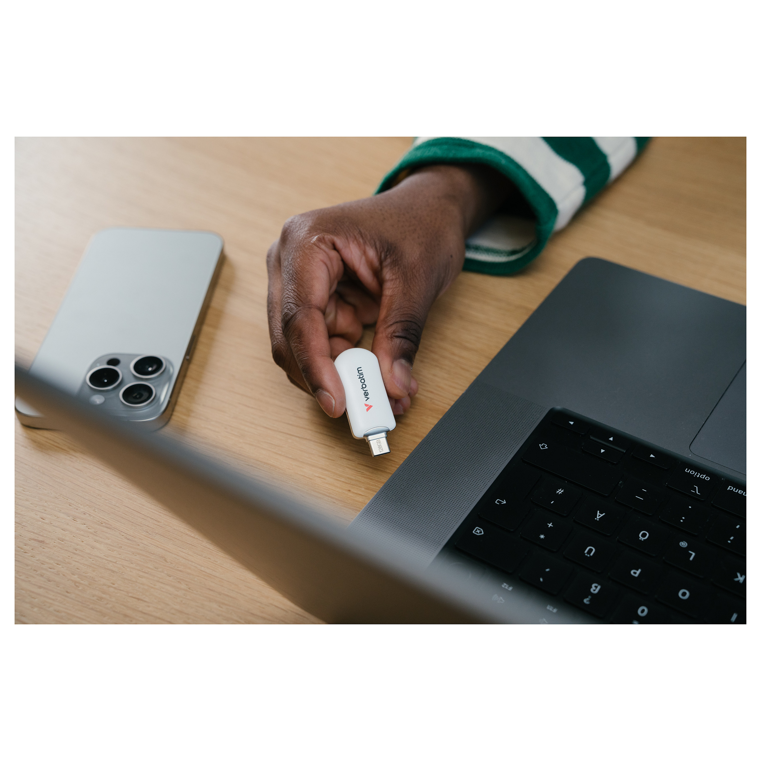 USB-C FLASH DRIVE VERBATIM STICK 256GB (256GB)-7
