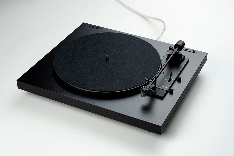 Gramofon PRO-JECT A1.2 OM10 UNI crni-2