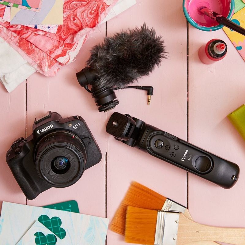 Bezrcalni fotoaparat CANON EOS R50 Content Creator Kit s objektivom RF-S 18-45mm F4.5-6.3 IS STM (24,2 MP, APS-C, 4K, crna boja)-1
