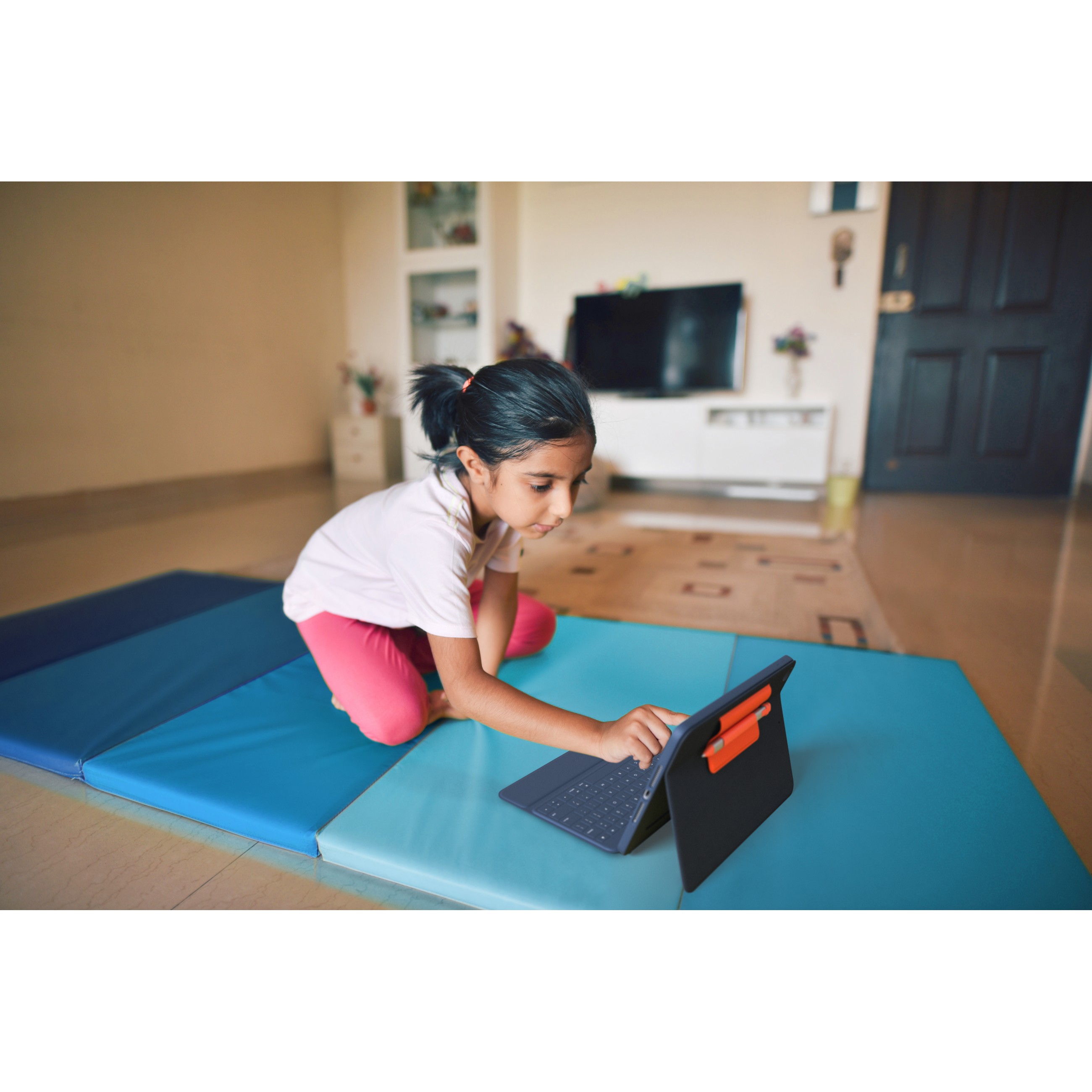 Tipkovnica LOGITECH Rugged Combo 3 za iPad (7., 8. i 9. generacija)-8