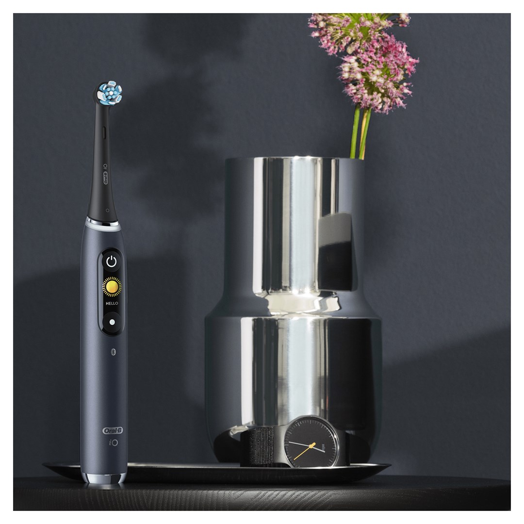 Električna četkica za zube ORAL-B iO Series 9 (2 električne četkice, 2 nastavka, magnetski punjač, putna futrola)-5