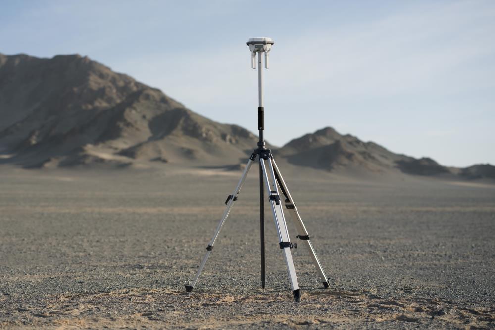Geodetski stup i stativ DJI D-RTK 3 Survey Pole and Tripod Kit-1