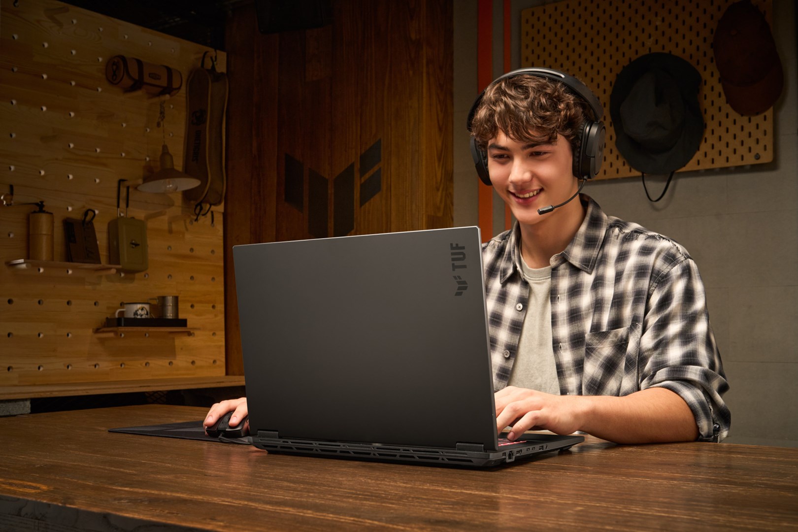 Laptop ASUS TUF Gaming A18 FA808UM-S9058 (18" 2.5K, AMD Ryzen™ 7 260, 16 GB RAM, 512 GB SSD, NVIDIA GeForce RTX 5060, Wi-Fi 6E, NoOS, siva) - internacionalna non HR tipkovnica-17