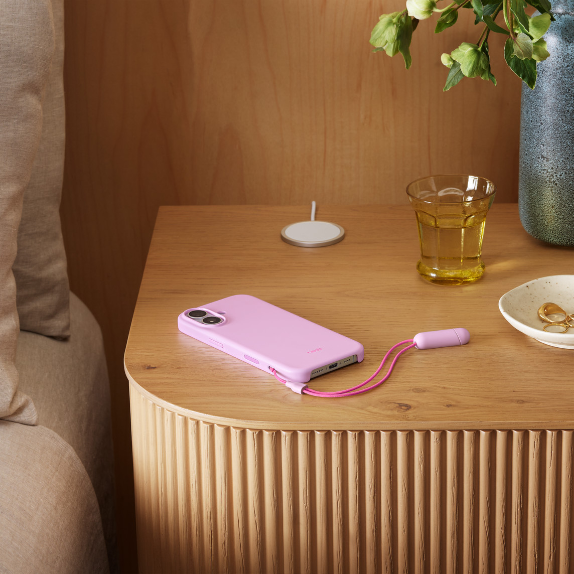 Zaštitna maska APPLE Beats Kickstand Case for iPhone 17 (MagSafe, Camera Control, Pebble Pink)-3