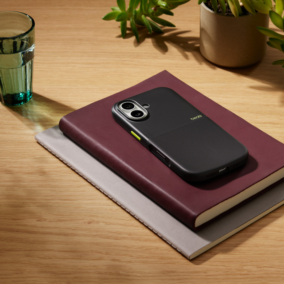 Zaštitna maska za iPhone 17 APPLE Beats s MagSafe i kontrolom kamere - Everest Black-3