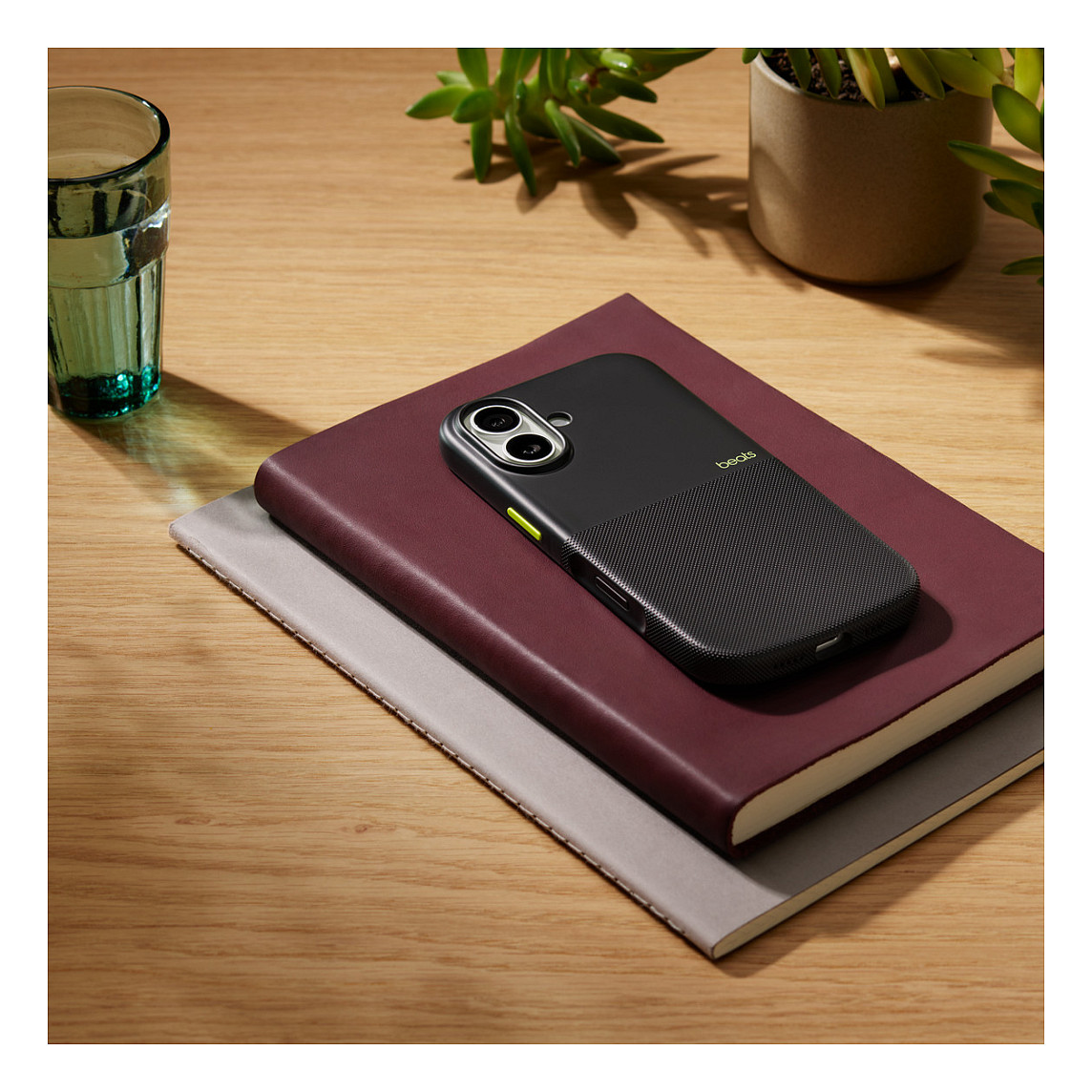 Zaštitna maska za iPhone 17 APPLE Beats s MagSafe i kontrolom kamere - Everest Black-5