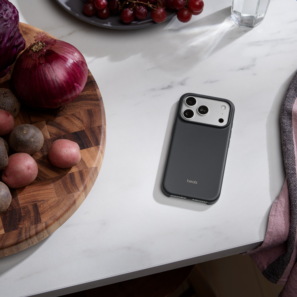 Maska za iPhone APPLE Beats iPhone 17 Pro s MagSafe i kontrolom kamere - Granite Gray-3