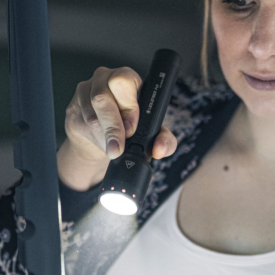 Ručna svjetiljka LEDLENSER P6R Black-6